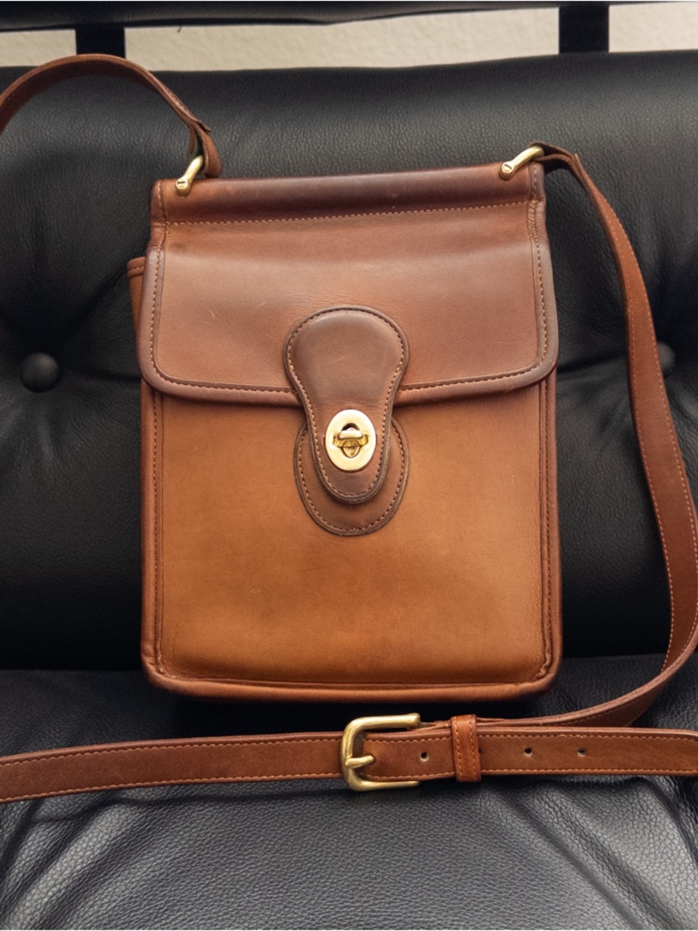 Vintage Coach 1992/93 Murphy Crossbody Bag in British Tan - Picture 14 of 14
